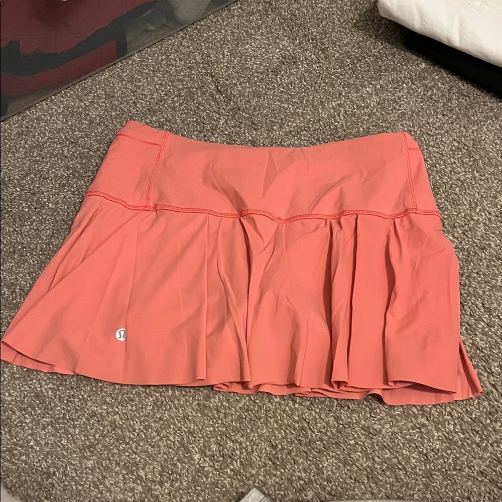 Cute Lululemon tennis skirt - Picture 4 of 5